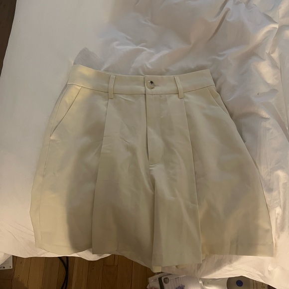 Trouser Shorts in Whisper White - Picture 4 of 4